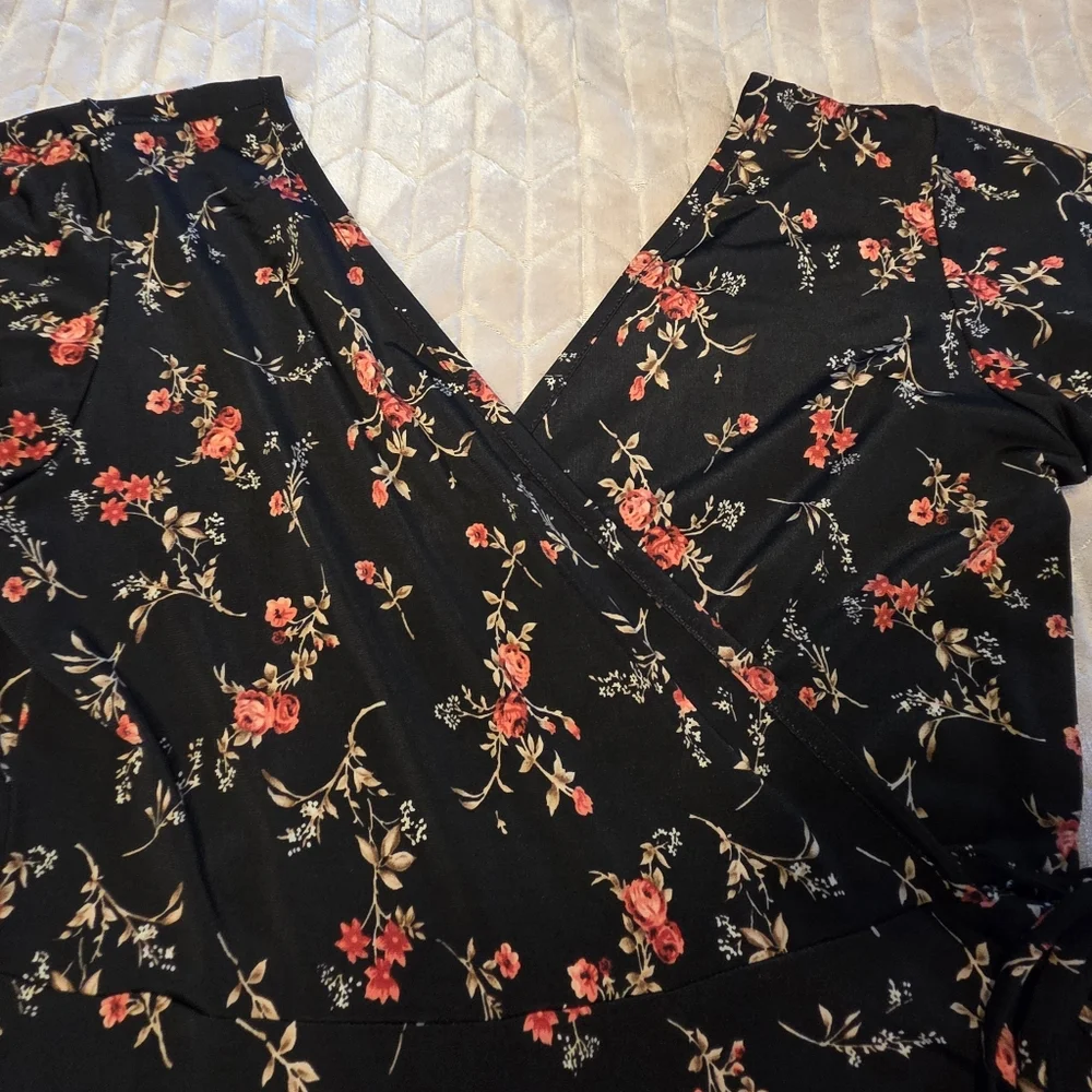 Kaileigh Dark Floral Wrap Mini Dress Size M - Picture 6 of 10